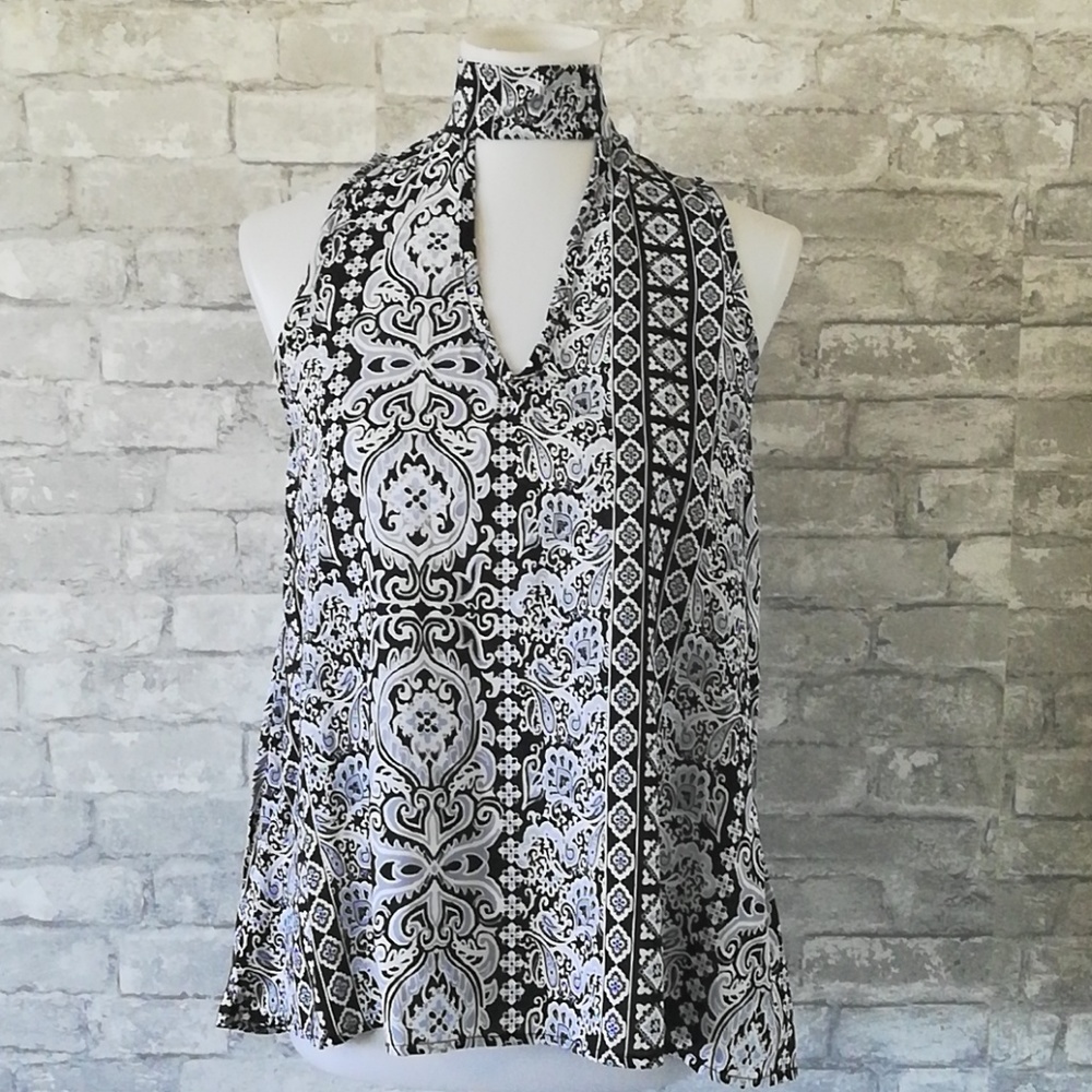 Sleeveless Choker Blouse - Picture 2 of 8